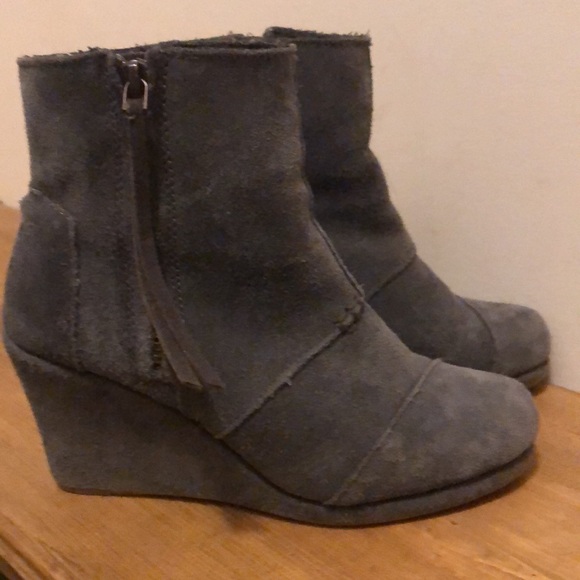 Dark Gray Tom’s wedges